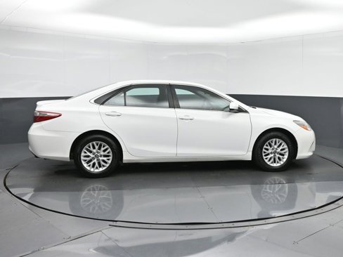 Used 2016 Toyota Camry LE image 8