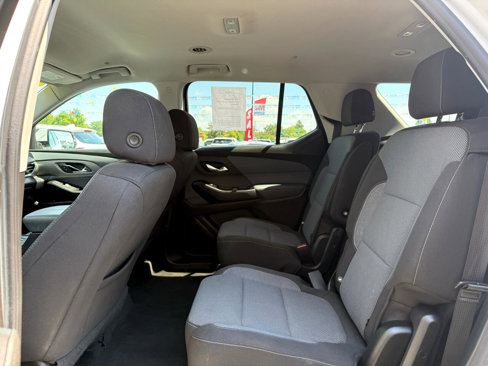 Used 2020 Chevrolet Traverse LT image 17
