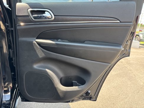 Used 2018 Jeep Grand Cherokee Limited image 16
