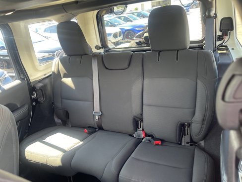 Used 2019 Jeep Wrangler Unlimited Sahara image 21