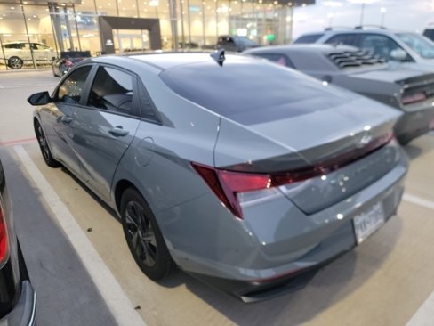Used 2021 Hyundai Elantra SEL image 2