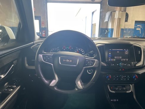 Used 2022 GMC Terrain SLE image 19