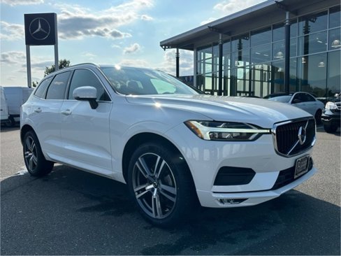 Used 2021 Volvo XC60 T5 Momentum w/ Advanced Package image 1