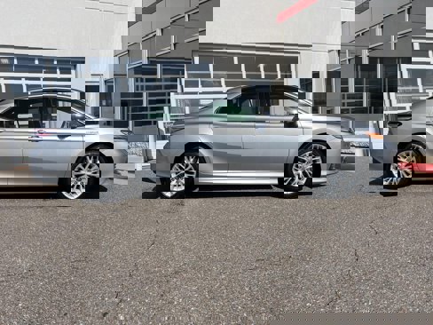Certified 2018 Toyota Camry XLE image 26