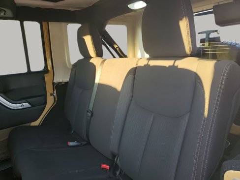 Used 2013 Jeep Wrangler Unlimited Sahara image 18