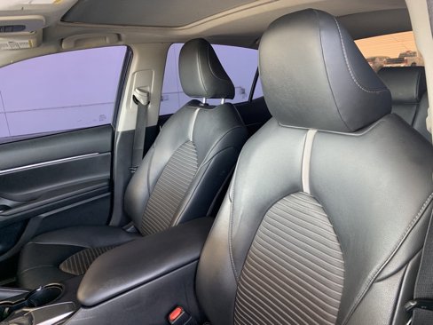 Used 2019 Toyota Camry L image 12