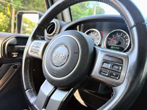 Used 2018 Jeep Wrangler Unlimited Sahara image 31