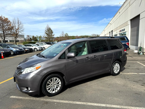 Used 2011 Toyota Sienna Limited image 25