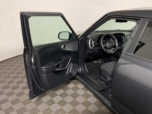 Used 2023 Kia Soul LX image 16