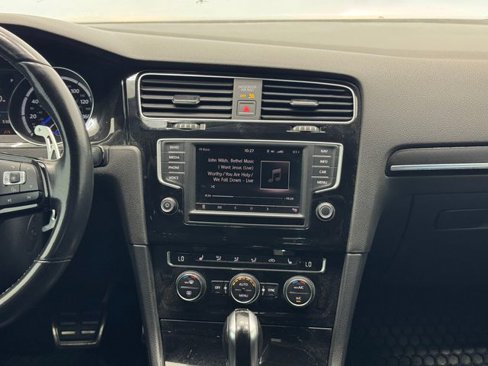 Used 2017 Volkswagen Golf R 4-Door image 4