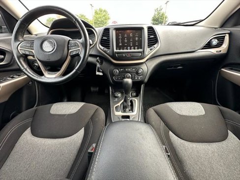 Certified 2018 Jeep Cherokee Latitude image 19