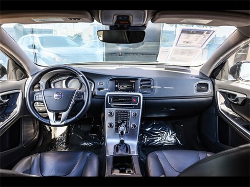 Used 2018 Volvo V60 T5 Cross Country w/ Convenience Package image 12