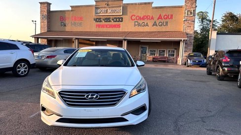 Used 2016 Hyundai Sonata SE image 1