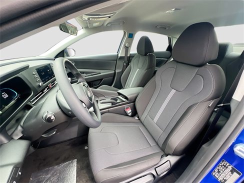 New 2025 Hyundai Elantra SE image 19