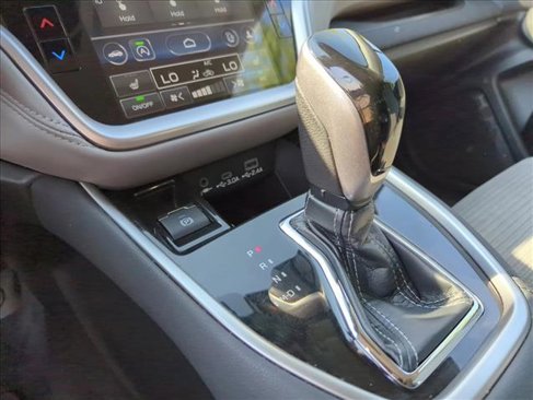 Used 2023 Subaru Outback Premium image 13