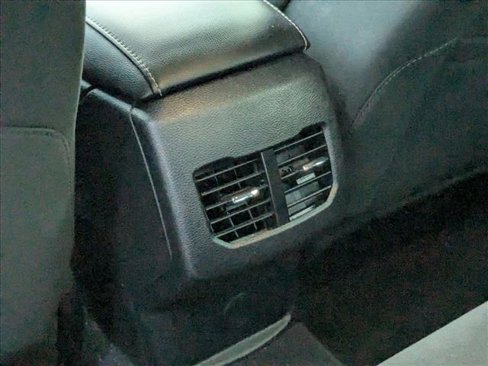 Used 2020 Ford Fusion SE image 18