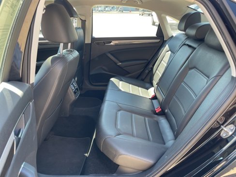 Used 2018 Volkswagen Passat 2.0T SE image 12