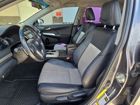Used 2014 Toyota Camry SE image 4