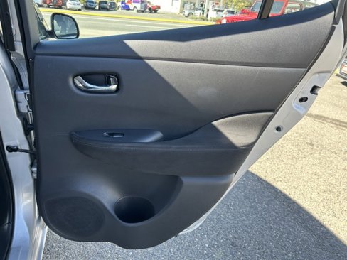 Used 2015 Nissan Leaf S image 15