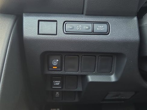 Used 2025 Nissan Frontier SV image 9