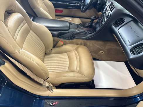 Used 2000 Chevrolet Corvette Coupe w/ Roof Pkg image 48