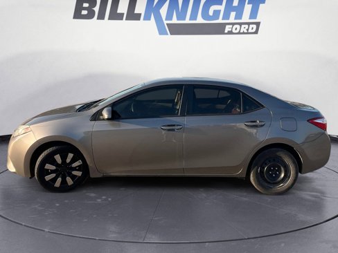 Used 2015 Toyota Corolla L image 2