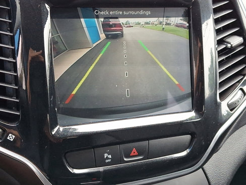 Used 2020 Jeep Cherokee Limited image 18