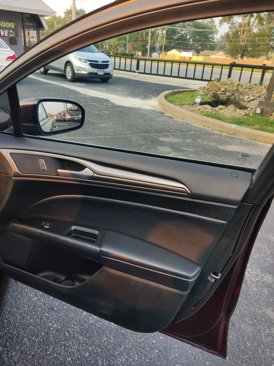 Used 2017 Ford Fusion SE w/ Fusion SE Technology Package image 19
