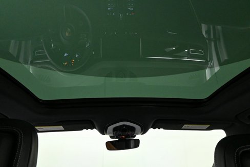 Used 2024 Porsche Macan Turbo image 21