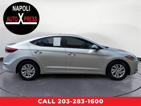 Used 2018 Hyundai Elantra SE image 2