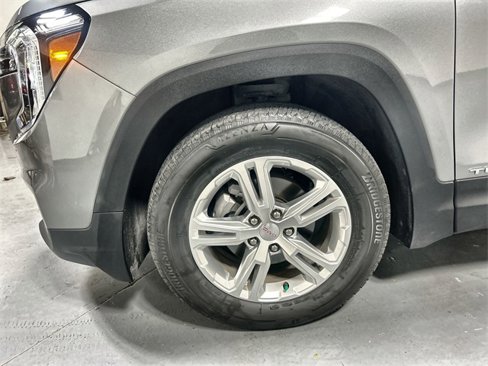 Used 2024 GMC Terrain SLE image 18
