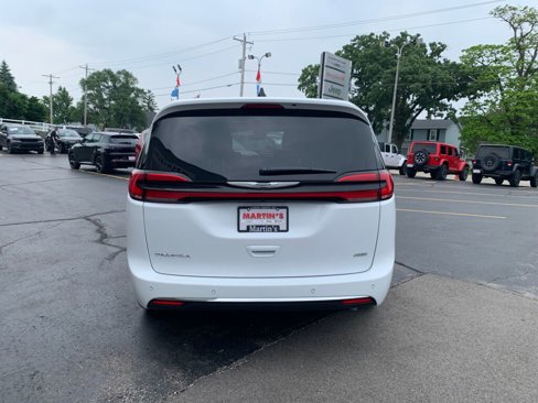 New 2025 Chrysler Pacifica Select image 7