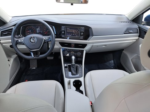 Used 2019 Volkswagen Jetta SE w/ Cold Weather Package image 9