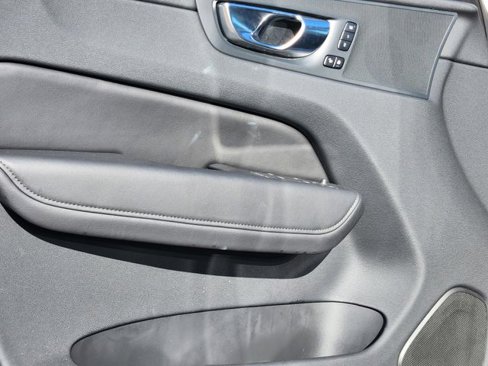 Certified 2025 Volvo XC60 B5 Plus w/ Climate Package image 9
