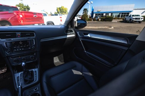 Used 2017 Volkswagen Golf Alltrack image 14