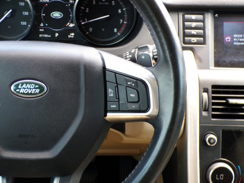 Used 2017 Land Rover Discovery Sport HSE image 18
