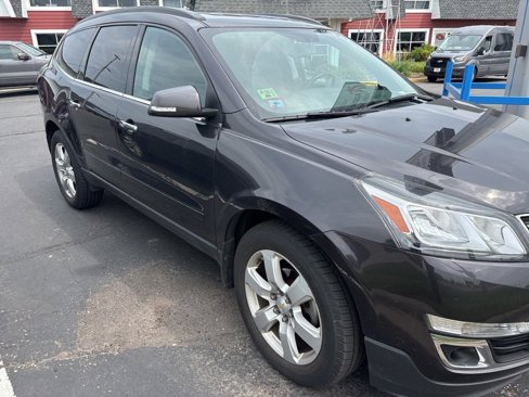 Used 2016 Chevrolet Traverse LT w/ Style and Technology Package image 2