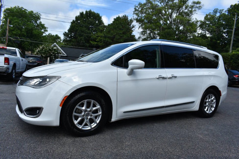 Used 2020 Chrysler Pacifica Touring-L image 2