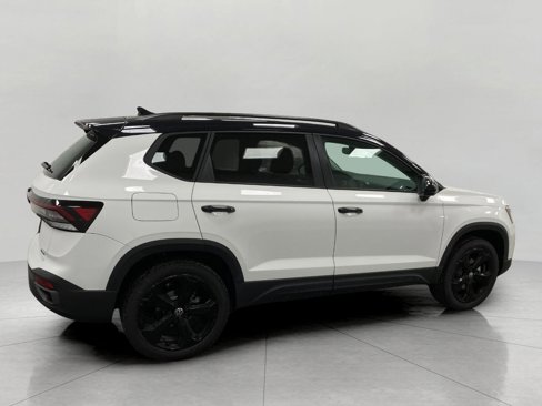 New 2025 Volkswagen Taos SE image 12