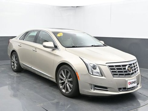 Used 2013 Cadillac XTS Luxury image 2
