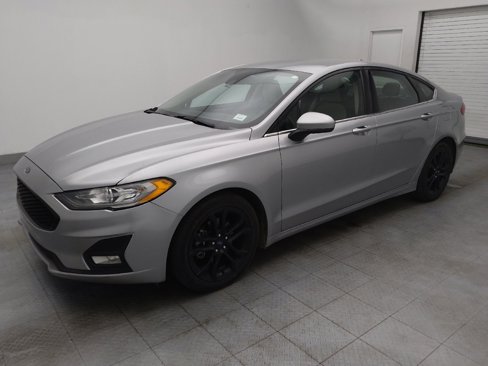 Used 2020 Ford Fusion SE w/ Equipment Group 151A image 2