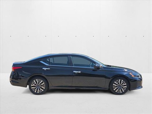 Used 2023 Nissan Altima 2.5 SV image 4