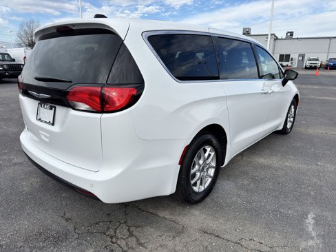 New 2025 Chrysler Voyager LX image 5