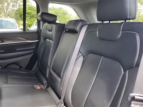 Used 2022 Jeep Grand Cherokee Limited image 13