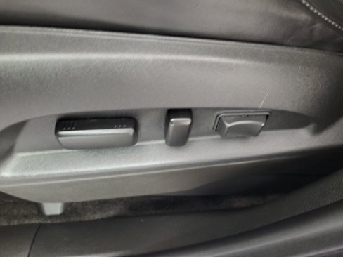 Used 2016 Chevrolet Equinox LTZ w/ Enhanced Convenience Package image 19