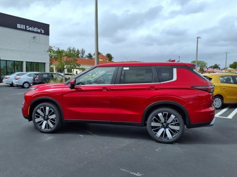 New 2025 Mitsubishi Outlander SE image 2