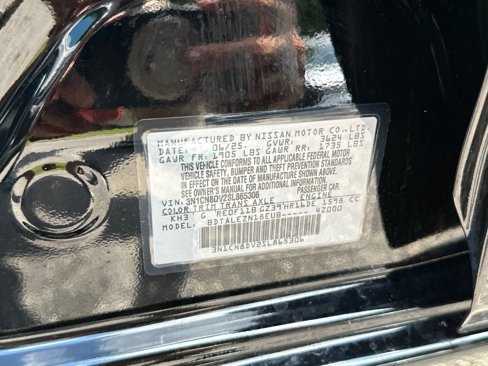Used 2025 Nissan Versa S w/ Trunk Package image 32