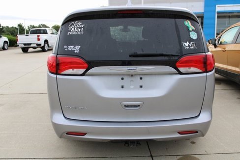 Used 2017 Chrysler Pacifica Touring image 5