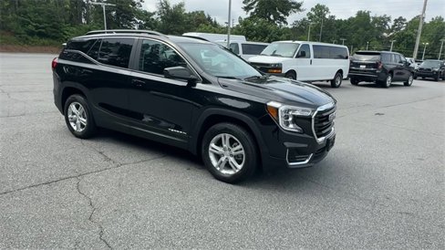 Used 2023 GMC Terrain SLE w/ Driver Convenience Package image 2