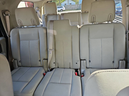 Used 2011 Ford Expedition XLT w/ HD Trailer Tow Pkg image 19